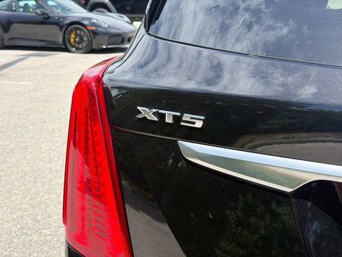 Used 2019 Cadillac XT5 Premium Luxury FWD image 11
