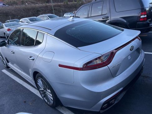 Used 2018 Kia Stinger image 3