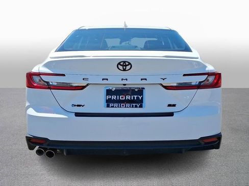 Used 2025 Toyota Camry SE w/ Convenience Package FWD image 5