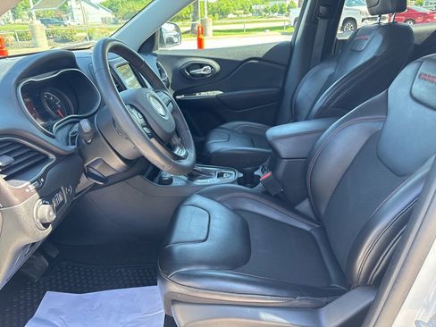 Used 2022 Jeep Cherokee Trailhawk w/ Comfort/Convenience Group AWD/4WD image 55