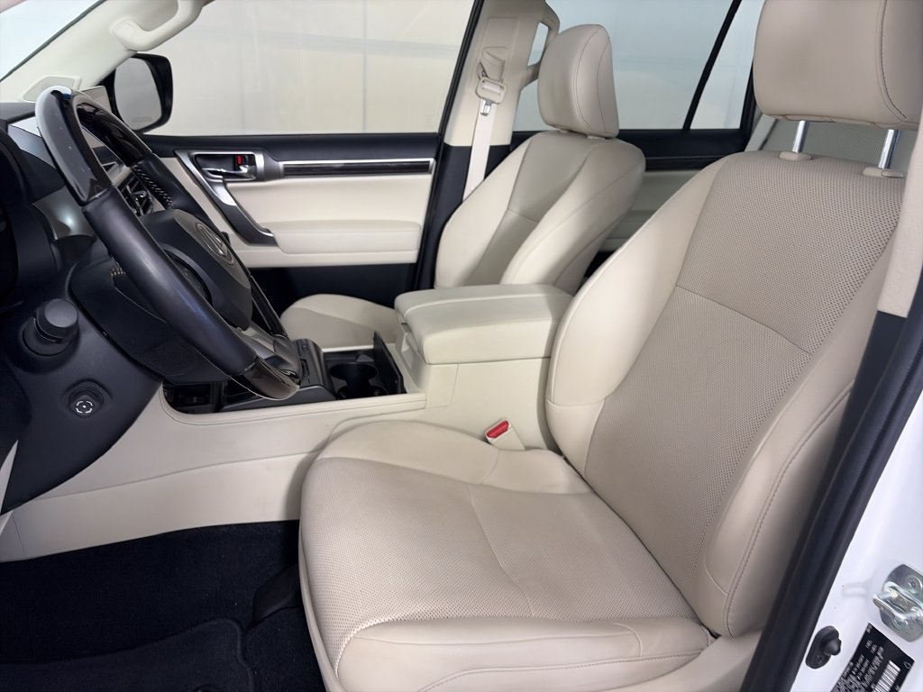 Used 2023 Lexus GX 460 Premium w/ Accessory Package AWD/4WD image 11