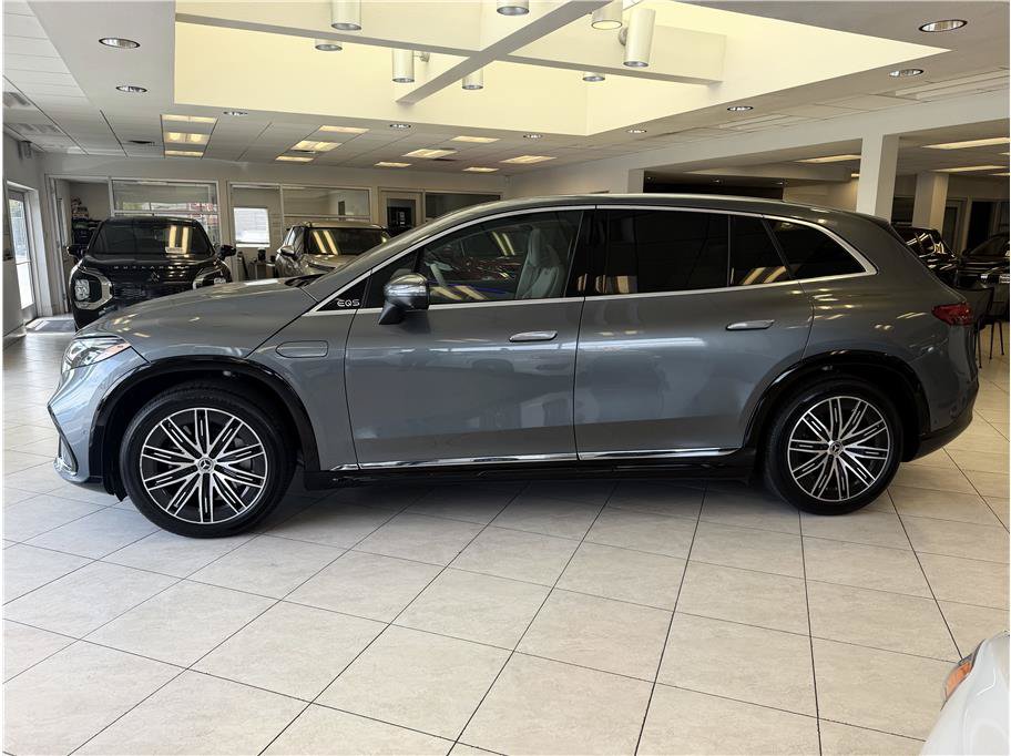 Used 2023 Mercedes-Benz EQS 580 4MATIC SUV w/ Exclusive Trim Package image 8