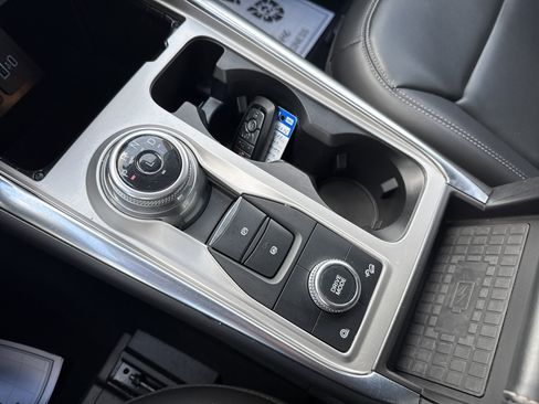 Used 2023 Ford Explorer XLT w/ Equipment Group 202A image 28