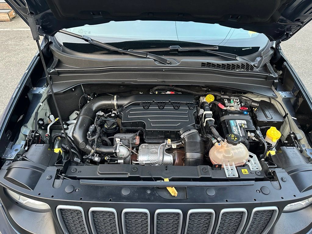 Used 2023 Jeep Renegade Latitude AWD/4WD image 18