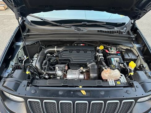 Used 2023 Jeep Renegade Latitude AWD/4WD image 18
