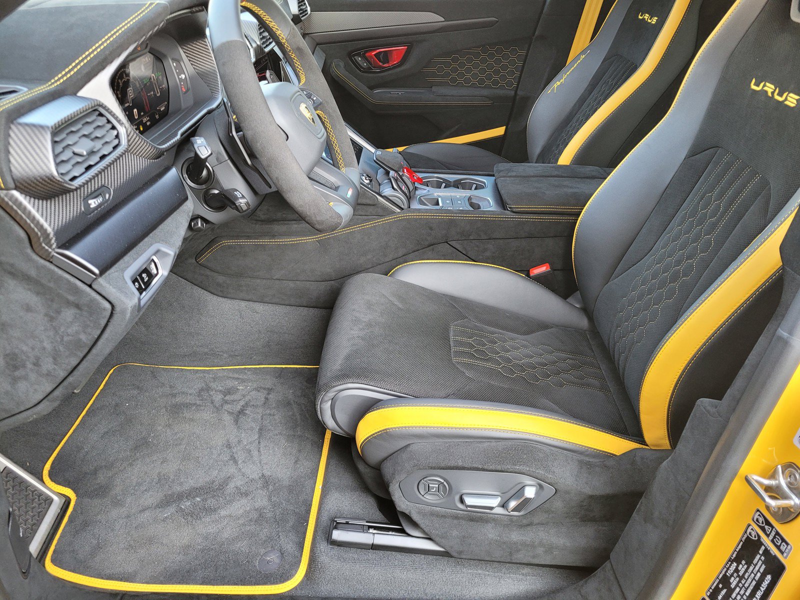 Used 2024 Lamborghini Urus Performante AWD/4WD image 16