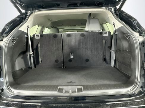 Used 2022 Toyota Highlander XLE AWD/4WD image 27