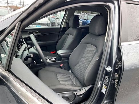 Used 2024 Kia Sportage LX image 9