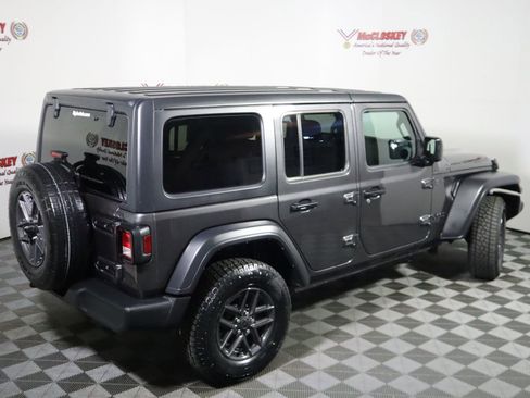 Used 2024 Jeep Wrangler Sport S image 5