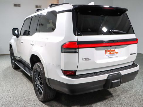 Used 2024 Lexus GX 550 w/ Accessory Package (Z1) AWD/4WD image 9