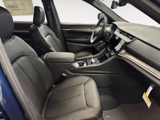 New 2027 Jeep Grand Cherokee L Limited AWD/4WD image 4