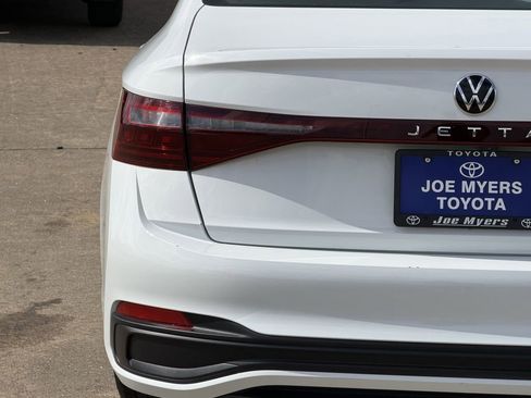 Used 2025 Volkswagen Jetta Sport FWD image 10
