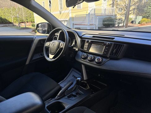 Used 2017 Toyota RAV4 LE image 18