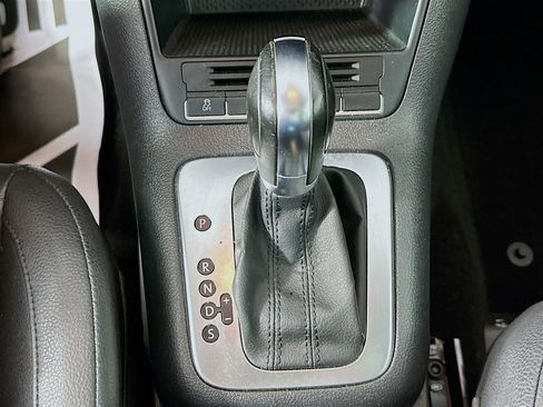 Used 2011 Volkswagen Tiguan SE image 15