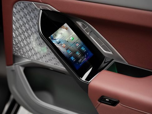 Used 2023 BMW i7 xDrive60 image 70