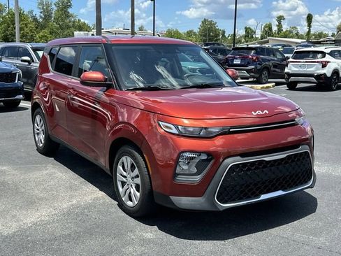 Used 2022 Kia Soul LX FWD image 2