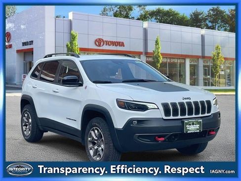 Used 2022 Jeep Cherokee Trailhawk image 1