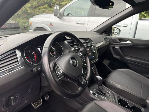 Used 2021 Volkswagen Tiguan SE R-Line AWD/4WD image 17