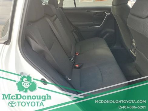 Used 2024 Toyota RAV4 LE AWD/4WD image 18