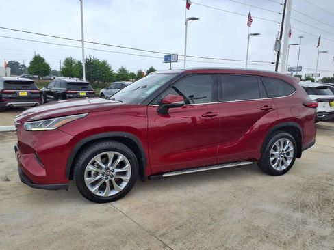 Used 2022 Toyota Highlander Limited AWD/4WD image 3