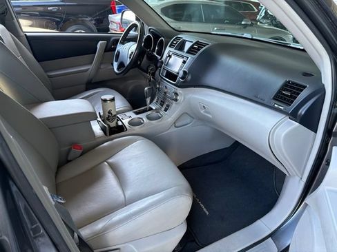Used 2013 Toyota Highlander SE AWD/4WD image 9