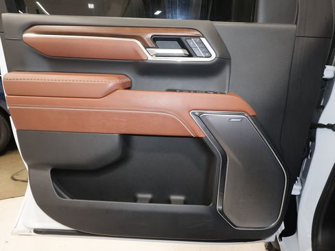 Certified 2025 GMC Sierra 3500 Denali Ultimate image 24