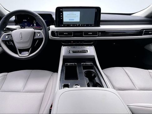 Used 2026 Lincoln Aviator 2WD image 9