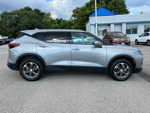 Used 2025 Chevrolet Blazer LT FWD image 4