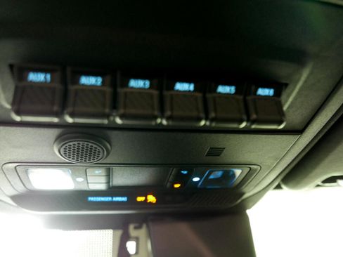 Used 2021 Ford Bronco Badlands image 19