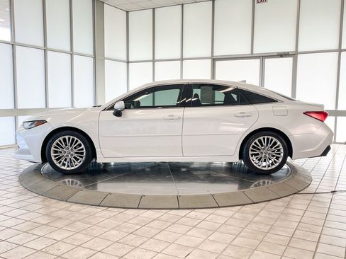 Used 2021 Toyota Avalon Limited image 5