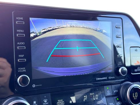 Used 2022 Toyota Highlander LE image 28