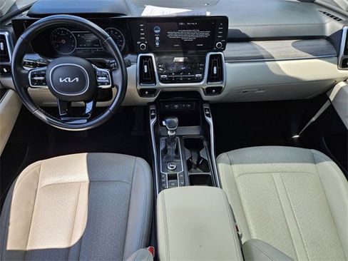 Used 2022 Kia Sorento EX w/ Panoramic Sunroof Package image 10