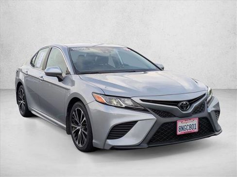 Used 2019 Toyota Camry SE image 3