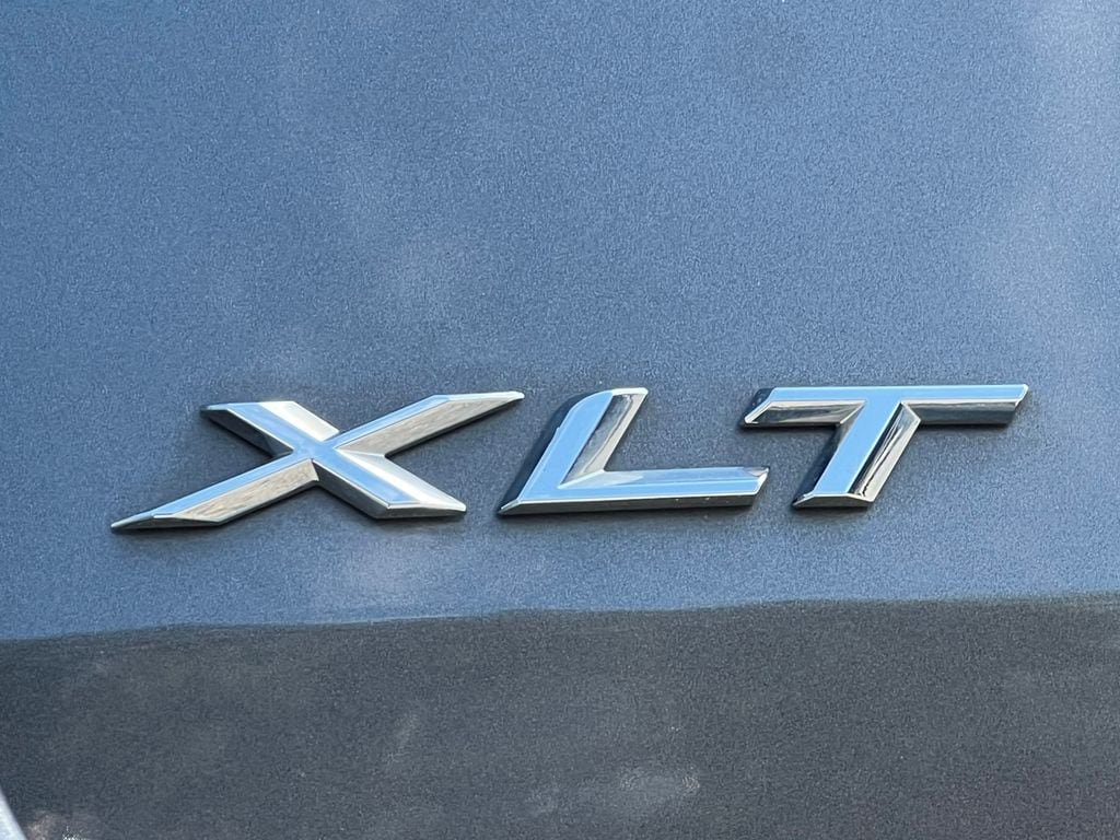 Used 2023 Ford Explorer XLT AWD/4WD image 12