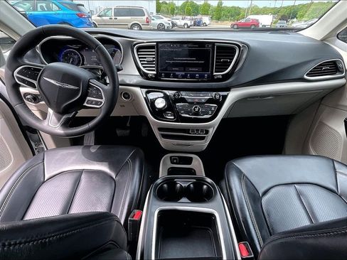 Used 2023 Chrysler Pacifica Touring-L FWD image 22
