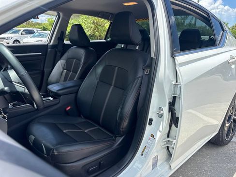 Used 2024 Nissan Altima 2.5 SR FWD image 9