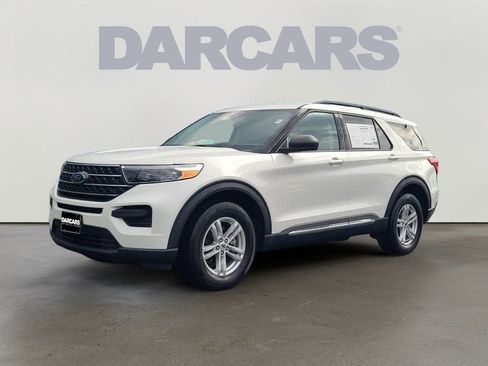 Used 2022 Ford Explorer XLT image 2