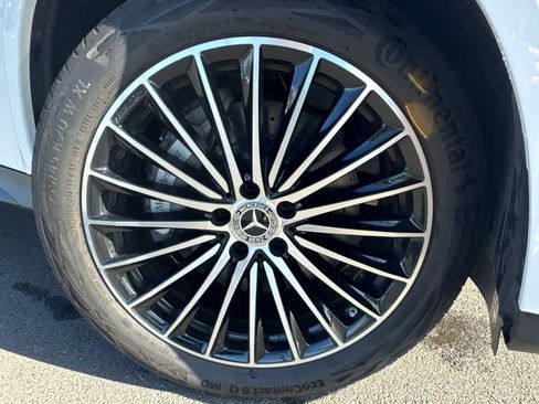 Used 2025 Mercedes-Benz GLC 300 image 3