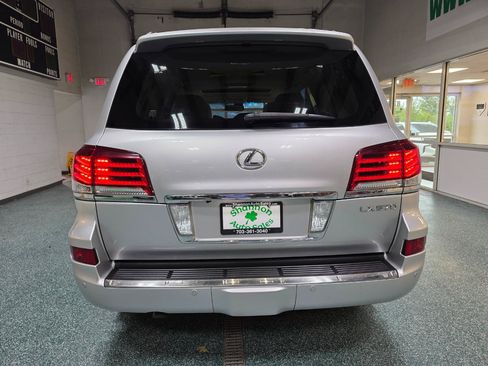 Used 2013 Lexus LX 570 4WD w/ Luxury Pkg w/Pre-crash image 8
