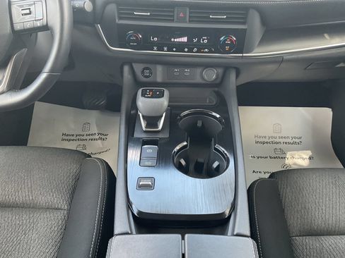 Used 2025 Nissan Rogue SV FWD image 12