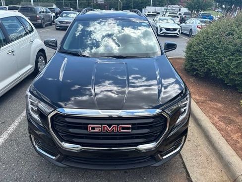 Used 2023 GMC Terrain SLE w/ Driver Convenience Package FWD image 2