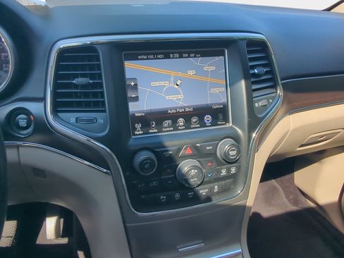 Used 2017 Jeep Grand Cherokee Limited w/ Trailer Tow Group IV AWD/4WD image 6