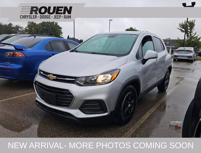 Used 2020 Chevrolet Trax LS w/ Tint and Cruise Package FWD image 1