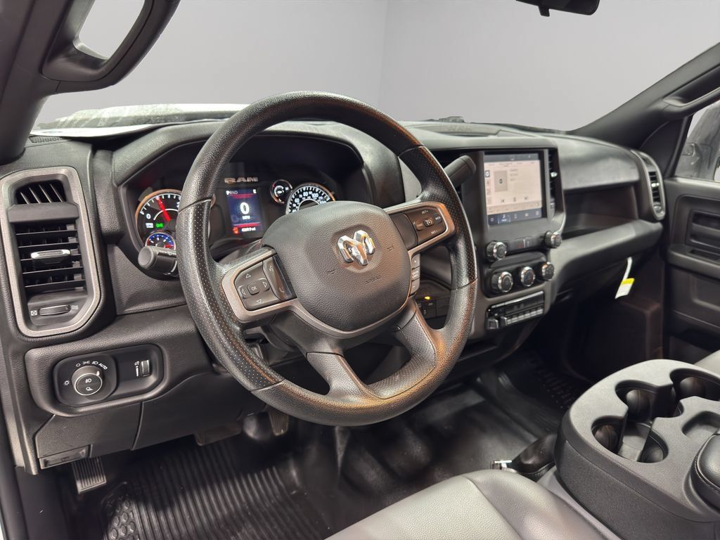 Used 2024 RAM 5500 Tradesman w/ Chrome Appearance Group AWD/4WD image 5