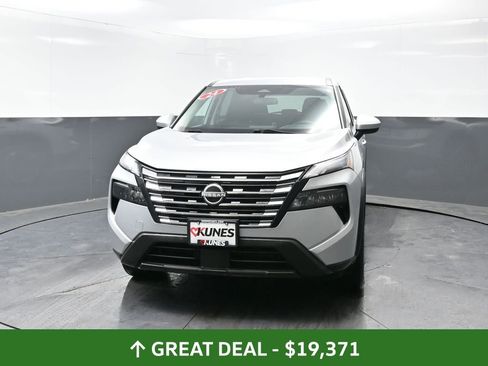 Used 2024 Nissan Rogue SV image 8