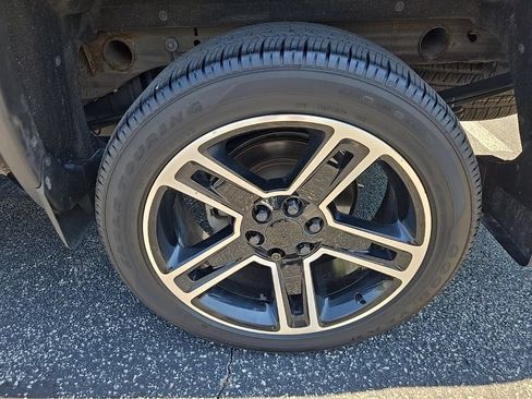 Used 2019 GMC Sierra 1500 SLE w/ Black Pack AWD/4WD image 18