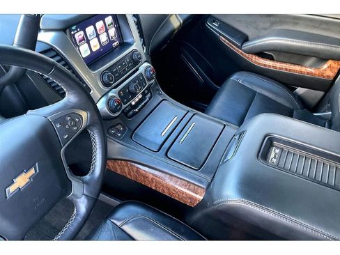 Used 2017 Chevrolet Suburban Premier image 17