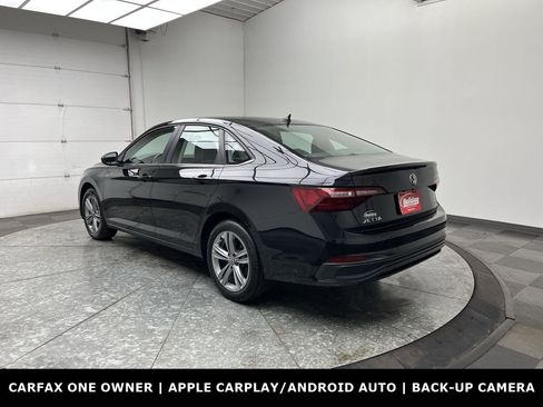 Used 2024 Volkswagen Jetta SE image 2