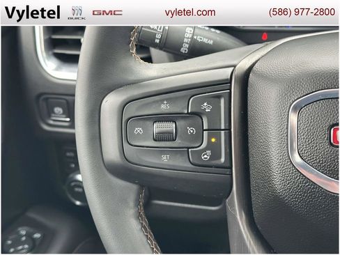 Used 2023 GMC Yukon XL AT4 image 25