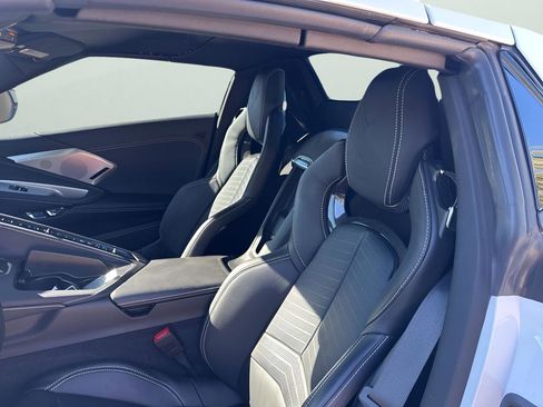 Used 2025 Chevrolet Corvette Stingray Preferred Conv w/ Z51 Performance Package image 17